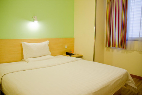 【上下九步行街】7天连锁酒店黄沙地铁站店 -