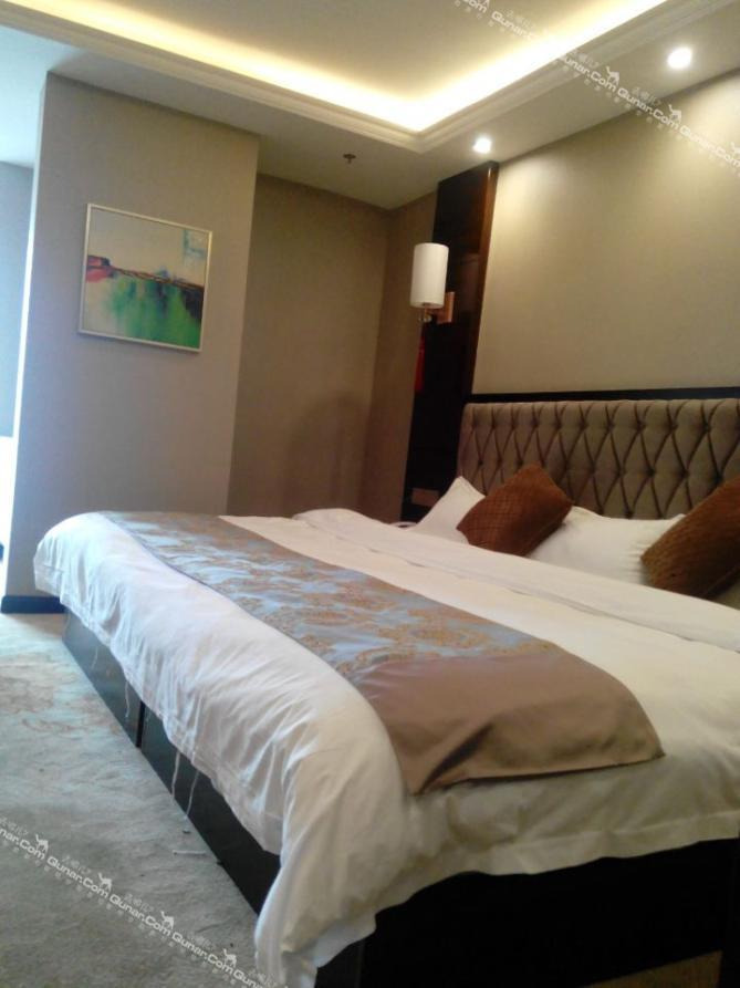 【和平广场】重庆鑫铂斯酒店