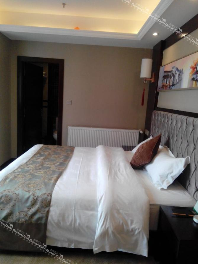 【和平广场】重庆鑫铂斯酒店