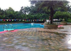 海峡新城游泳池