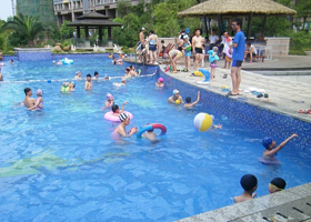 阳光春天游泳池