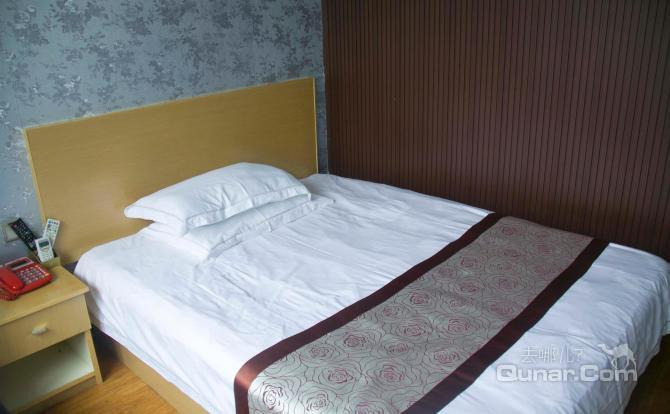 仅69元!价值100元的汉福楼宾馆普通大床房/普通标准间入住1晚.