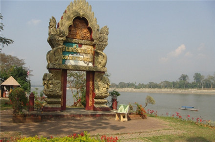 清莱游 (温泉,白庙,金三角,美塞) 含游船 含长颈族(中文导游)