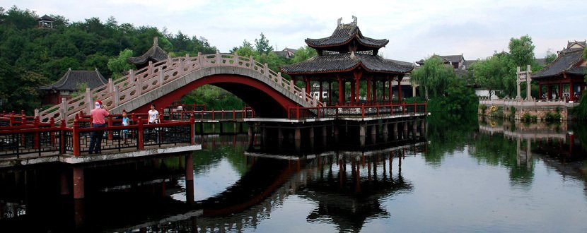 纯玩团✔华东全景11日游✔上海夜游 乌镇 杭州宋城含演出 横店 千