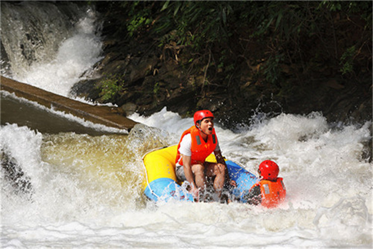 长沙出发浏阳六叠泉漂流一日游山泉水富含硒元素体验网红鲜花玻璃漂流