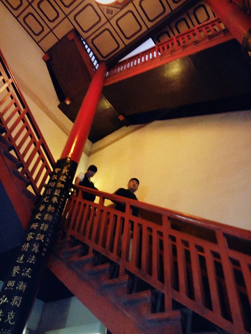 大雁塔里的藏经阁存有唐玄藏取回来的,翻译过的心经.值得一去.