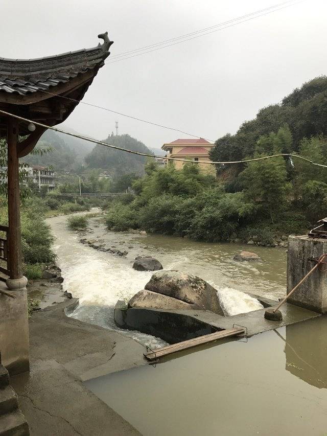 龙潭湾峡谷漂流