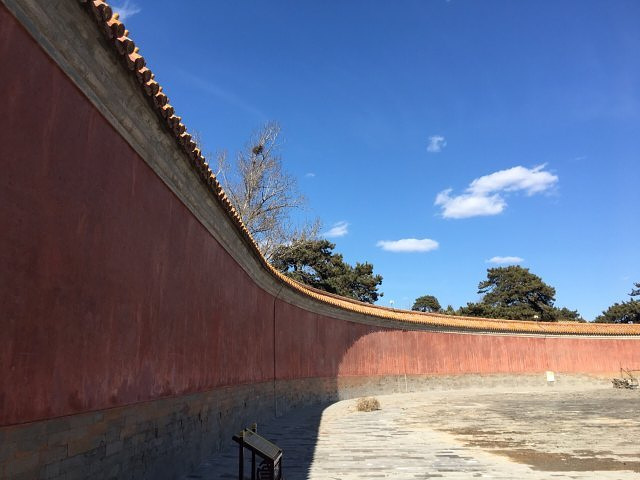 昌西陵的回音壁最神奇,因为人少,我们真的感受到了它传音效果,轻声