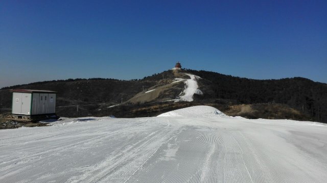 李宁乌金山国际滑雪场