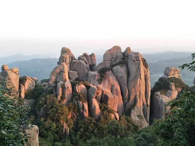 很好,个人喜欢石头山,要是有两条大的瀑布就更好了,建议葫芦洞就不要