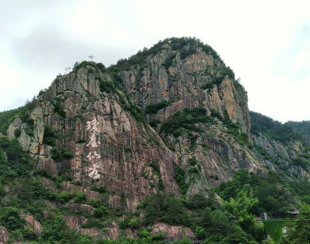 途中看到从下入口向上登山的游客大多累成狗,心里暗自庆幸选择了自上