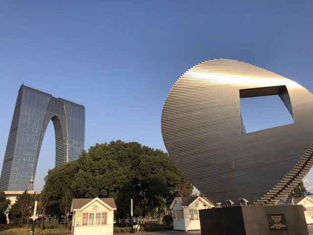 "大裤衩哈哈,好有标志性的建筑物_金鸡湖"的评论图片