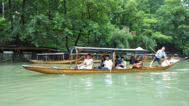 《梦幻沱江篝火晚会》演出