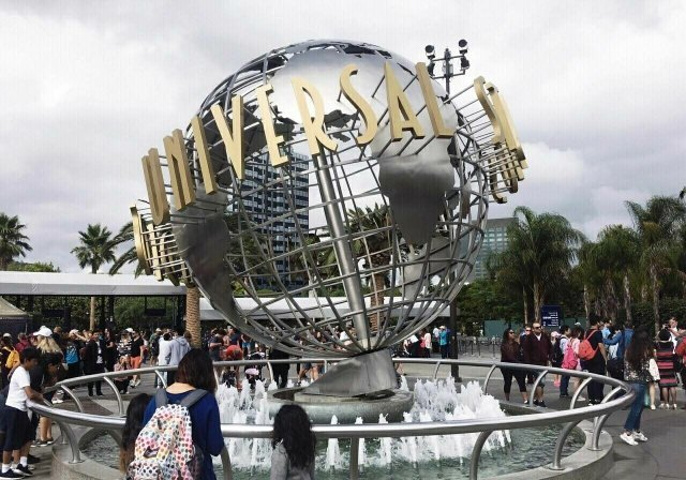 "...里面的universal studio, 来的游客实在是太多了，可以说是人山人海，非常值得一去_好莱坞环球影城"的评论图片