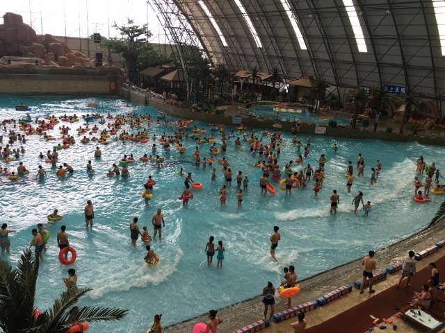 达旗万通蒙根花温泉水世界