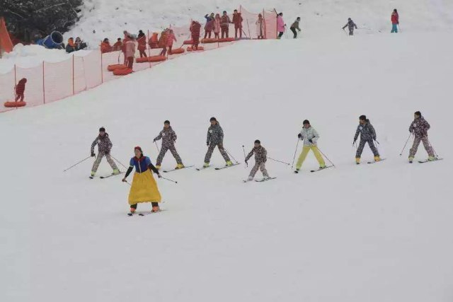 黄水白天池滑雪场