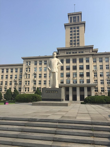 2023南开大学已经暑假了,校园内的人很少,但人文气息依然浓厚_南开大