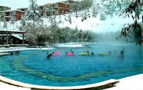 皇姑浴温泉