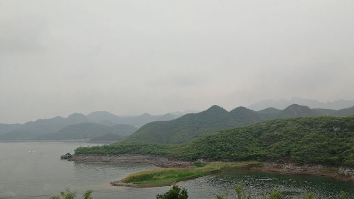 "易水湖坐落在易县境内，是一座风景如画的水库。回程时一定要看好船，上错了就无法回去了_易水湖景区"的评论图片