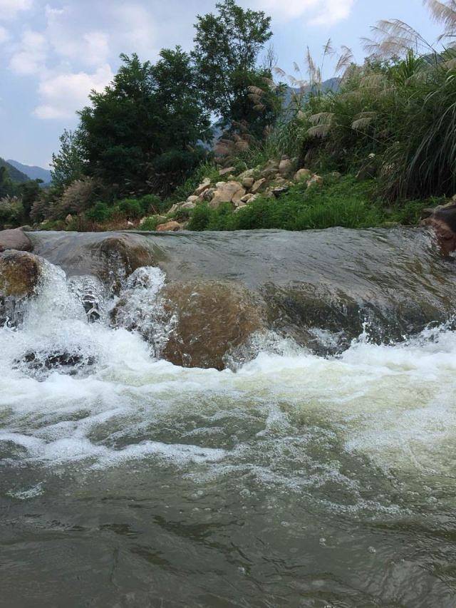 三角山大峡谷漂流