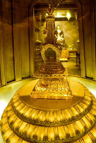 纯铜地宫刚下去的时候还蛮震撼的而舍利塔是值得一登的登至高处凭栏