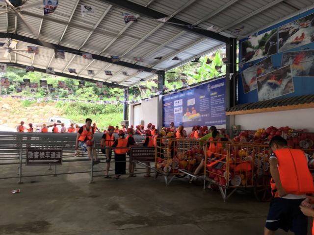 虎啸峡激流探险漂流