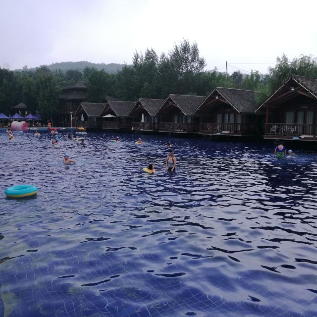 思拉堡温泉小镇