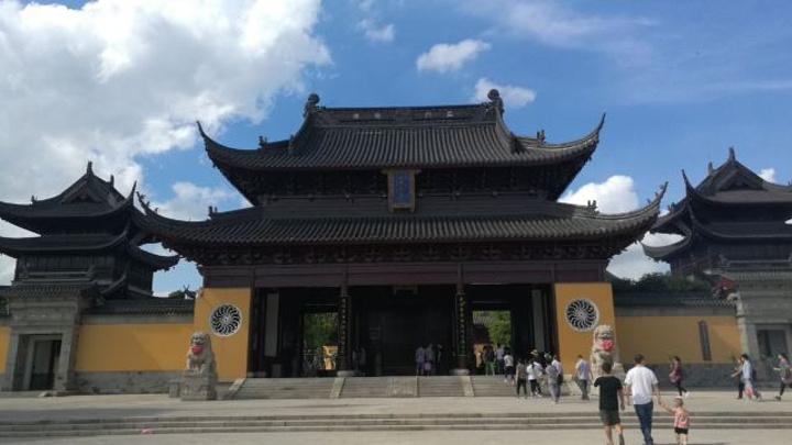 观音阁高46米,造型古朴庄严,乃是全国最高的水上观音阁