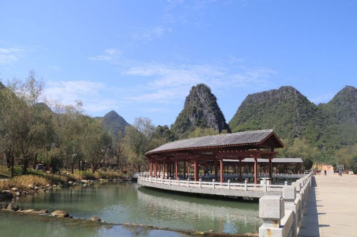 九嶷山给予我们更多的是心灵上的洗礼,那一处处体现着中华传统文化的