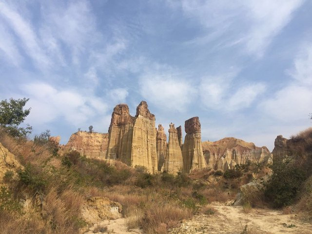 元谋的特色土林之一,距离高速公路站有38公里,因为远和开发晚,人工的