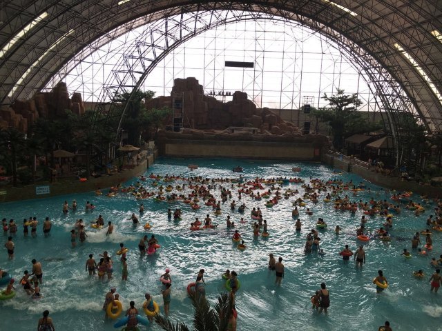 达旗万通蒙根花温泉水世界