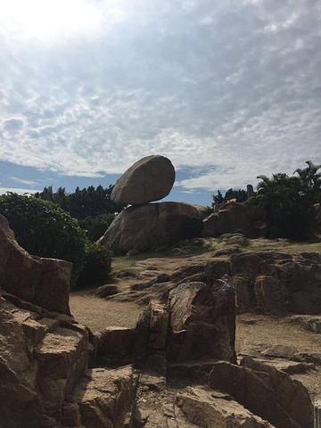 东山风动石景区