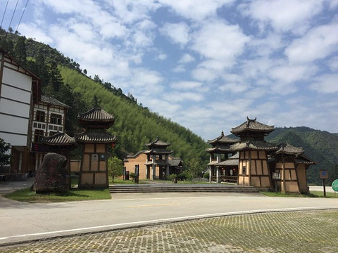 九龙祭瀑布群旅游景点攻略图