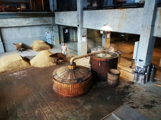 4参观制酒车间运气特别好的话可以现场目睹全过程1这