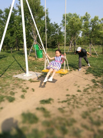 小孩很给力一直走到了顶端体验到了一览众山小的感觉第二站玉佛这一站