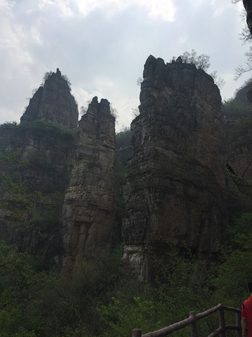 "其实想想各个景点都大同小异都是锣锅子大肚子山北方山的特点。第一次去，总体感觉还行吧_易水湖景区"的评论图片