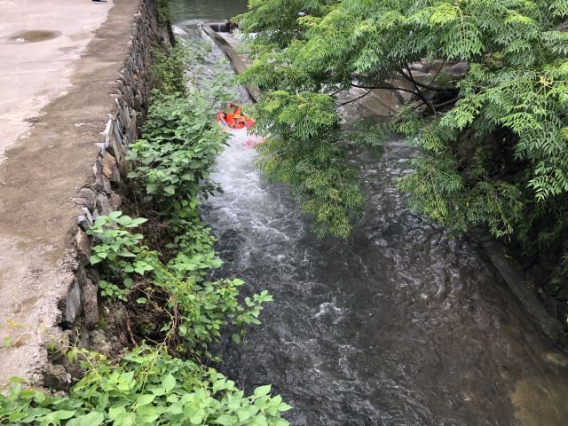 安吉余村荷花山峡谷漂流