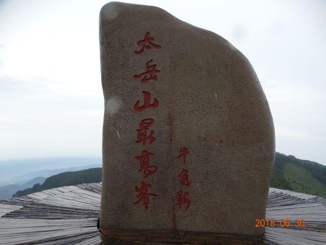 红崖峡谷滑雪场