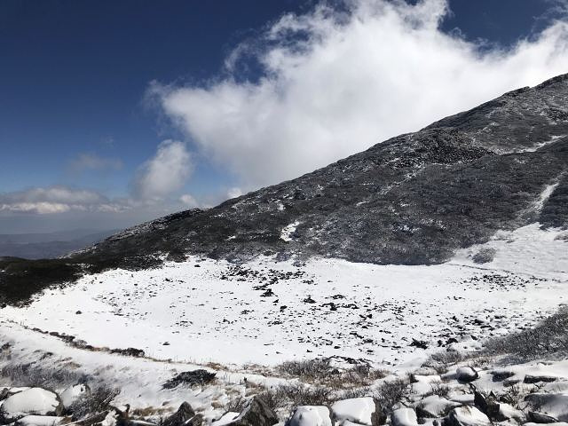 "下山后可以去天龙八部拍摄地看看，门票有包含的。然后仔看看我的可乐，只想说太可怕&#x20_洗马潭大索道"的评论图片