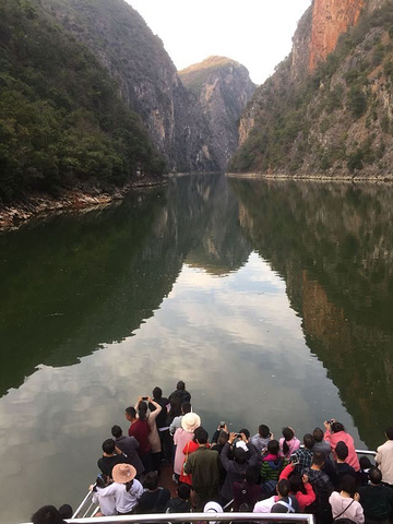 "人间仙境，适合自驾游，组团旅游的绝佳路线，以罗平为中心，各景区呈环线形式，景区以上300米有民..._罗平县鲁布革三峡景区"的评论图片