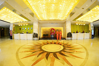 【游泰山·特惠套餐】泰山门票1张 泰安华泰大酒店(豪华大床房)1晚 早