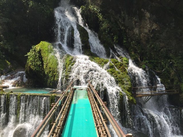 大漕河温泉瀑布