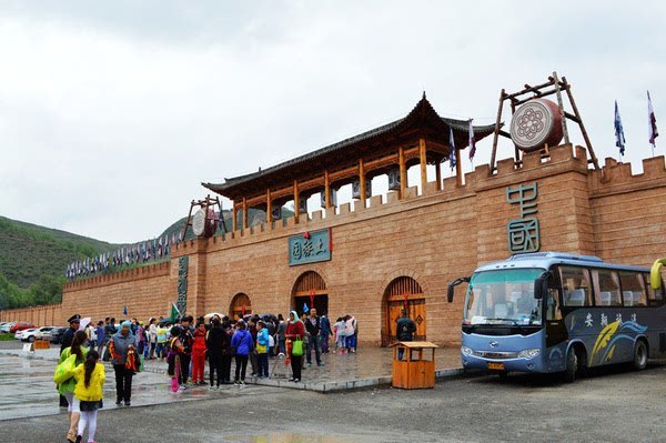 彩虹部落土族园