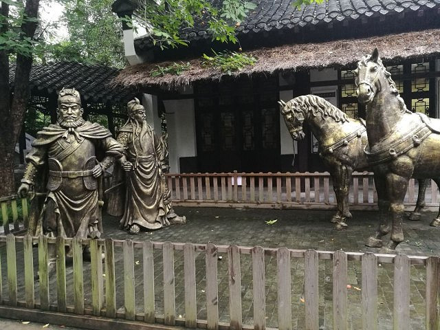 2022古隆中游玩攻略,卧龙岗的路标箭头画反了,我.【去哪儿攻略】