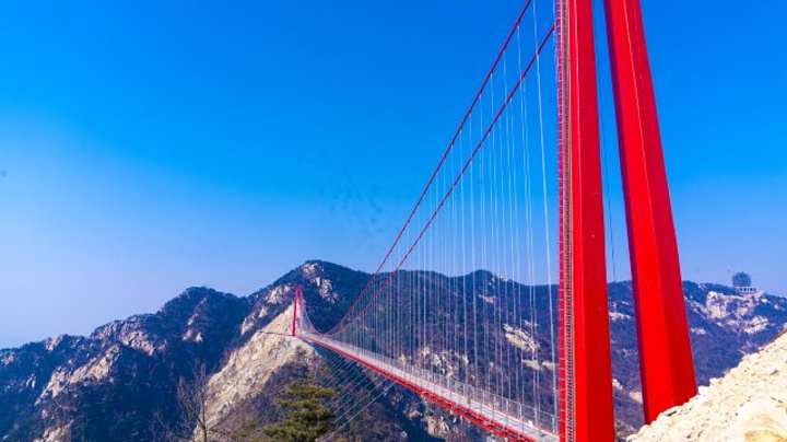 超长的悬索桥,太赞了,从一个山头横跨到另一个,无限风光尽收眼底,美翻