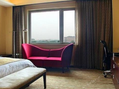 华中假日温泉酒店