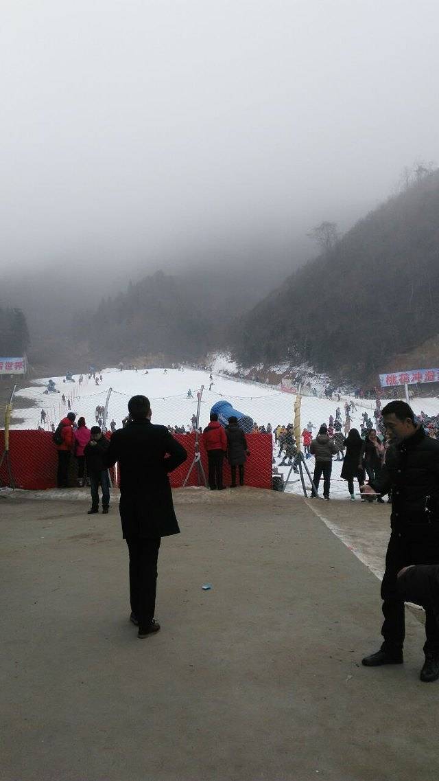 黄冈桃花冲滑雪场