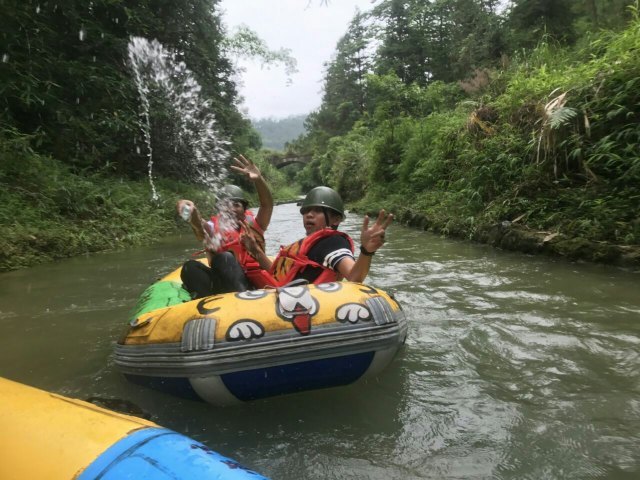 英西峰林老虎谷溶洞漂流