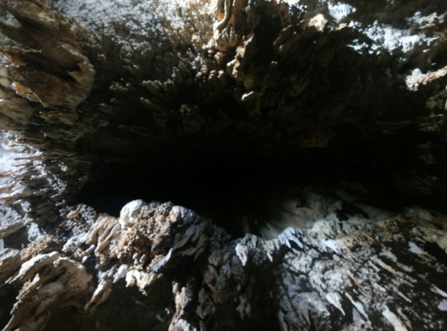 十二背后地下裂缝景区