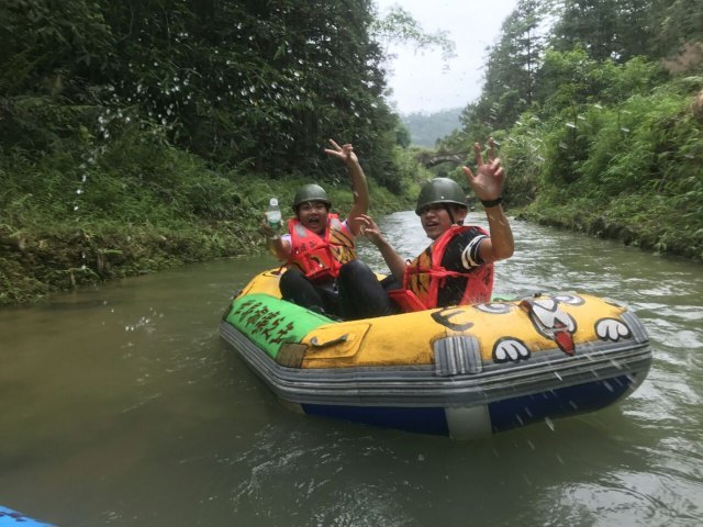 英西峰林老虎谷溶洞漂流